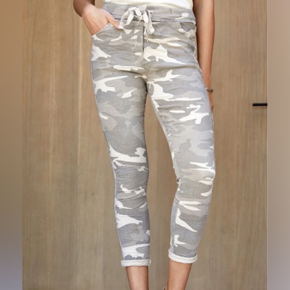 Venti6 size small camo jogger